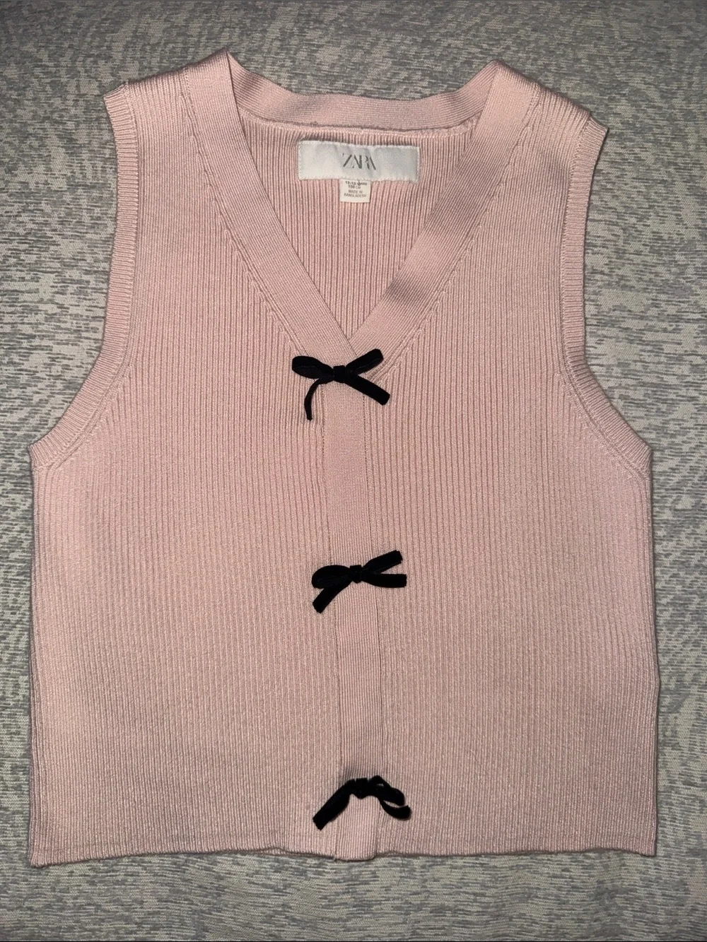 Zara Light Pink Ribbed V-Neck Sweater Vest with Black Bow Details